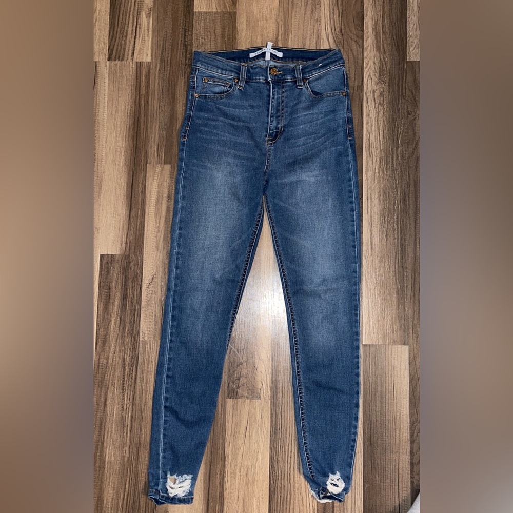 Celebrity Pink Skinny jeans distressed